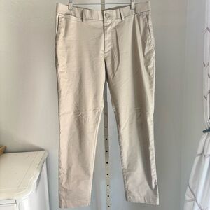 Banana Republic Men’s Tan Chinos Smooth Structured Fabric,  Size 33/30